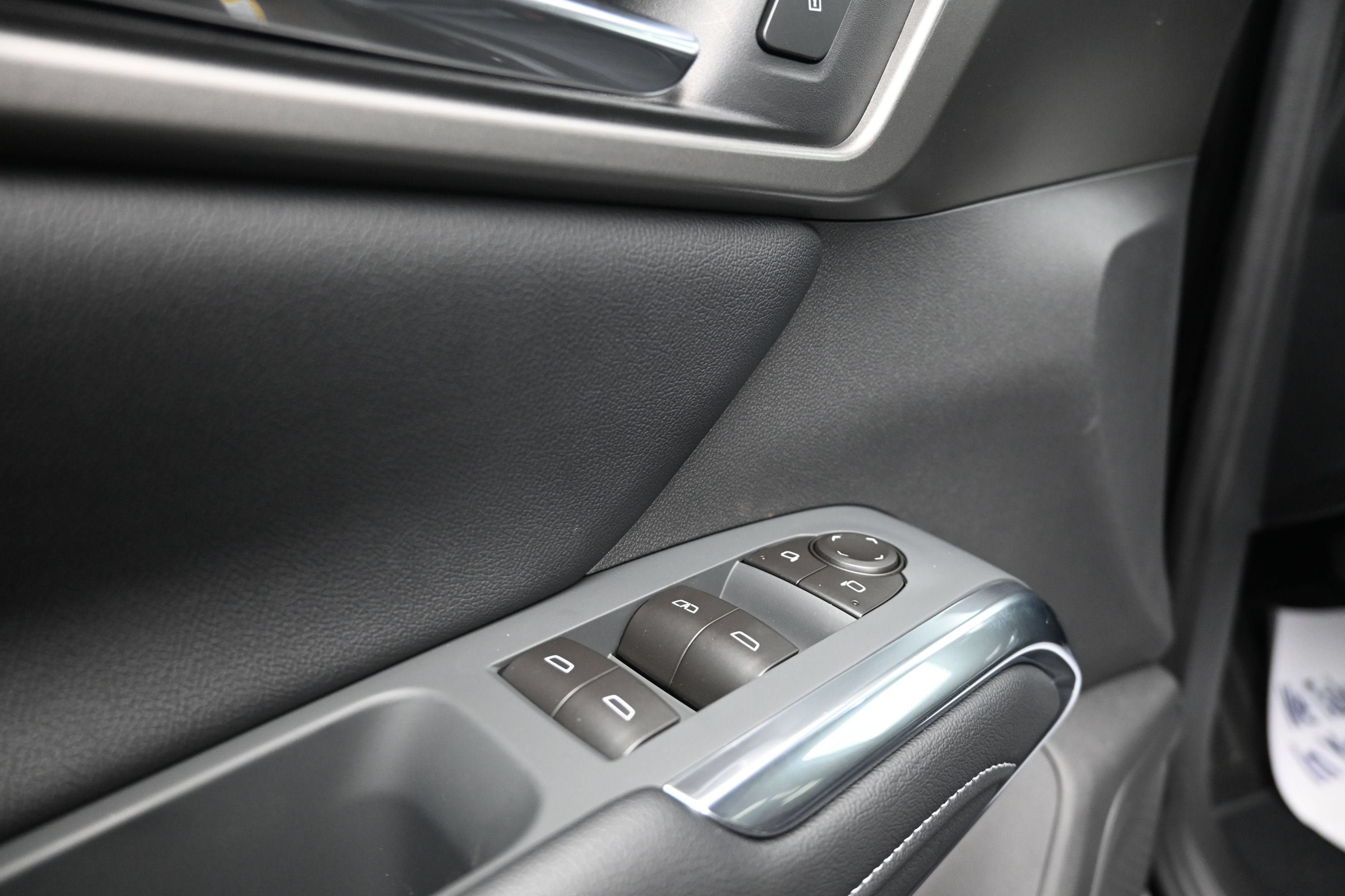 New 2027 Chevrolet Traverse LT FWD image 27