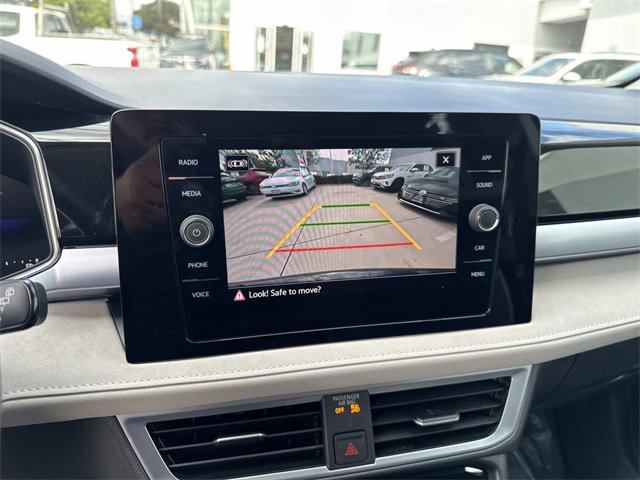 Certified 2025 Volkswagen Taos SE image 24