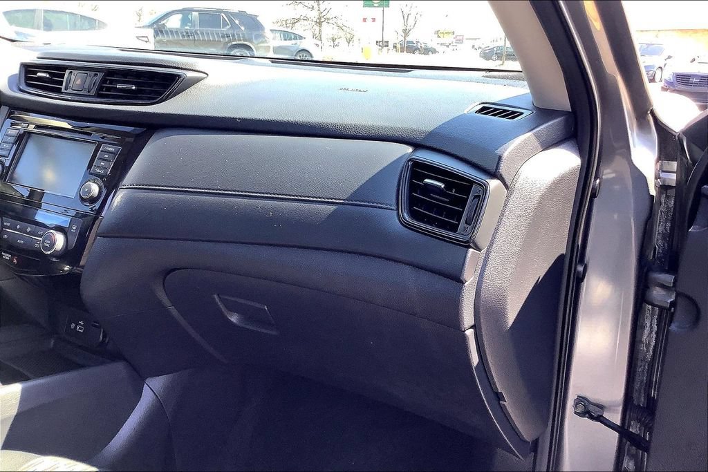 Used 2020 Nissan Rogue SV AWD/4WD image 16