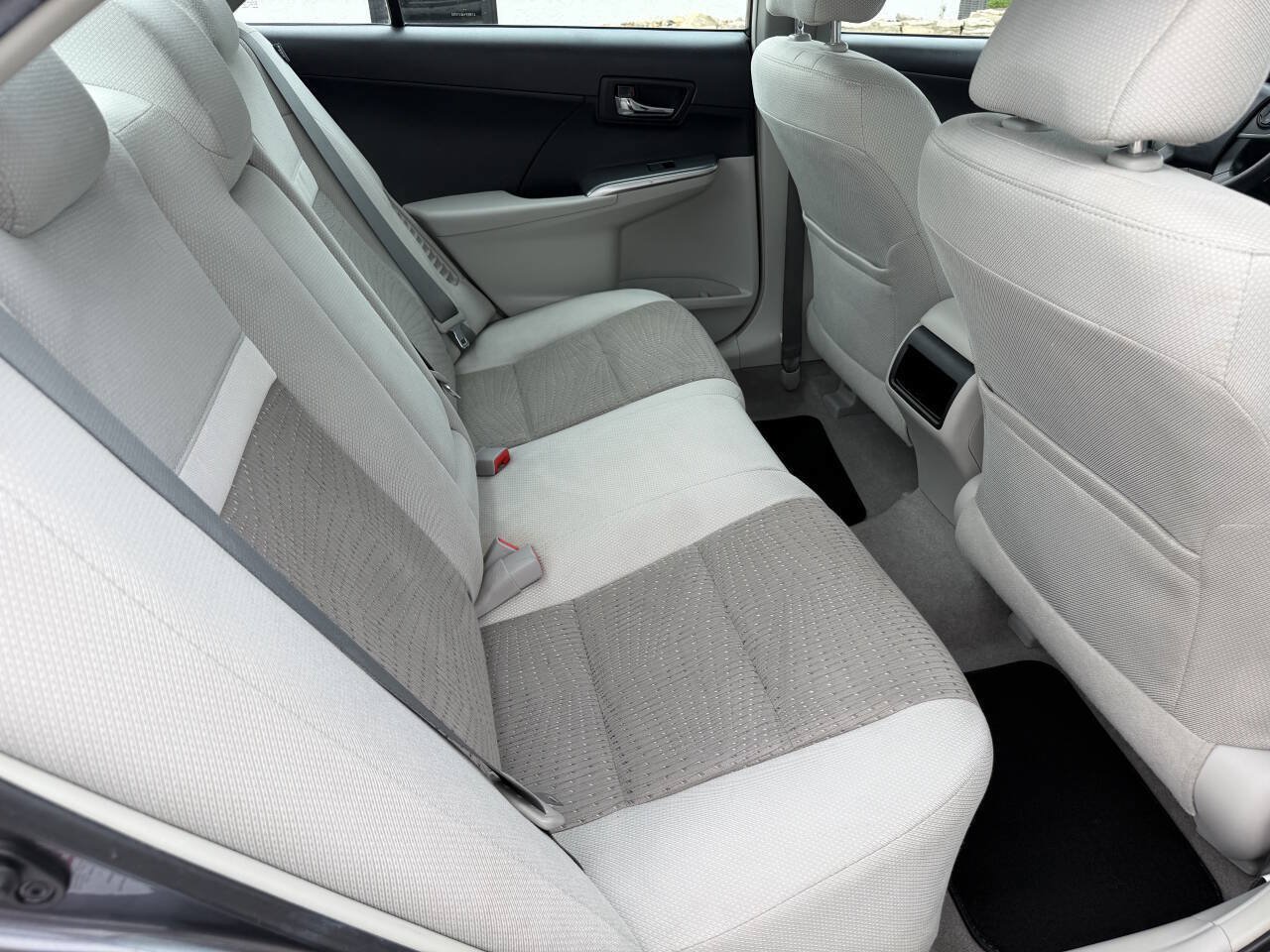 Used 2014 Toyota Camry LE FWD image 19