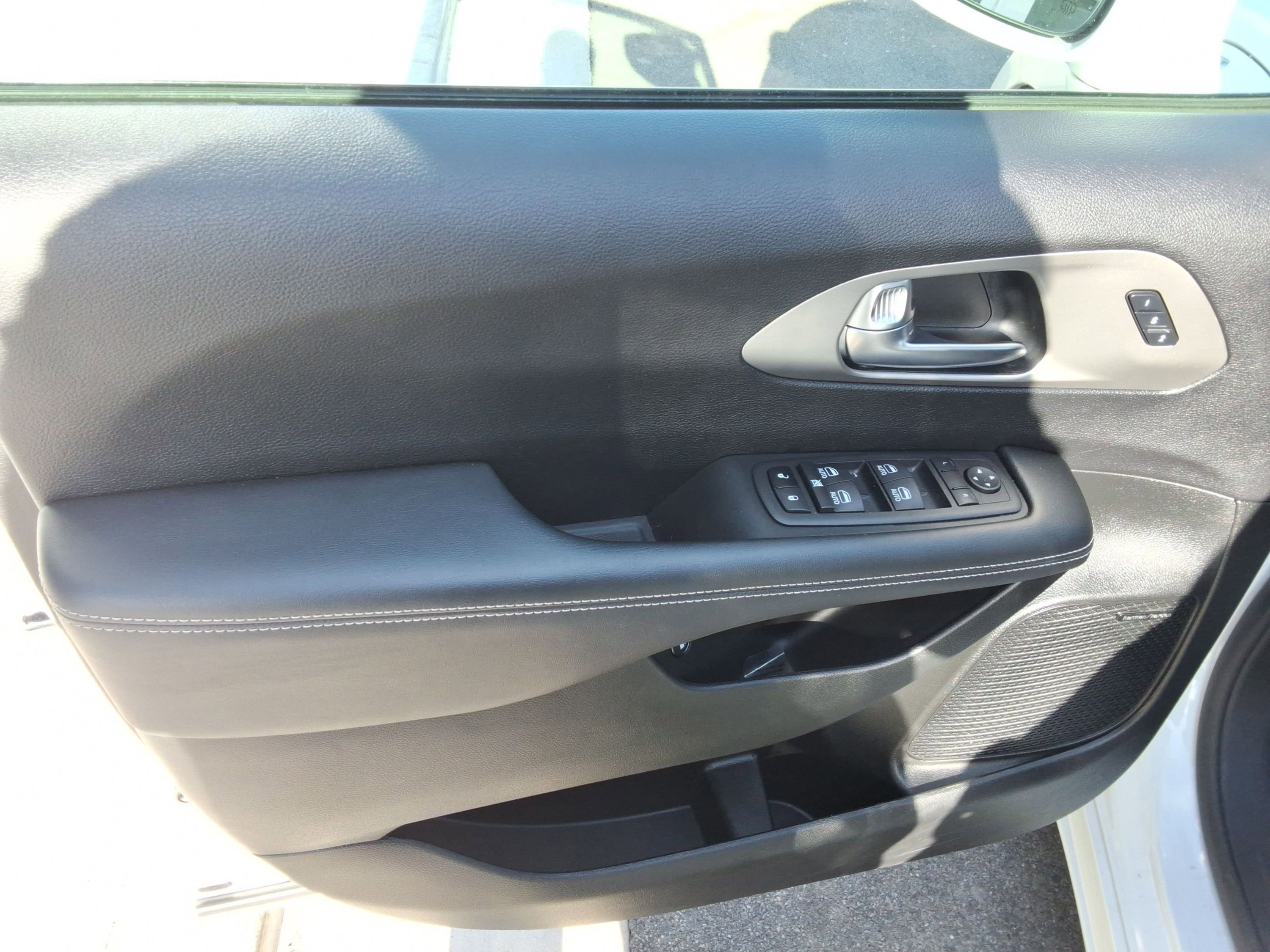 Used 2022 Chrysler Pacifica Limited w/ S Appearance Package image 22