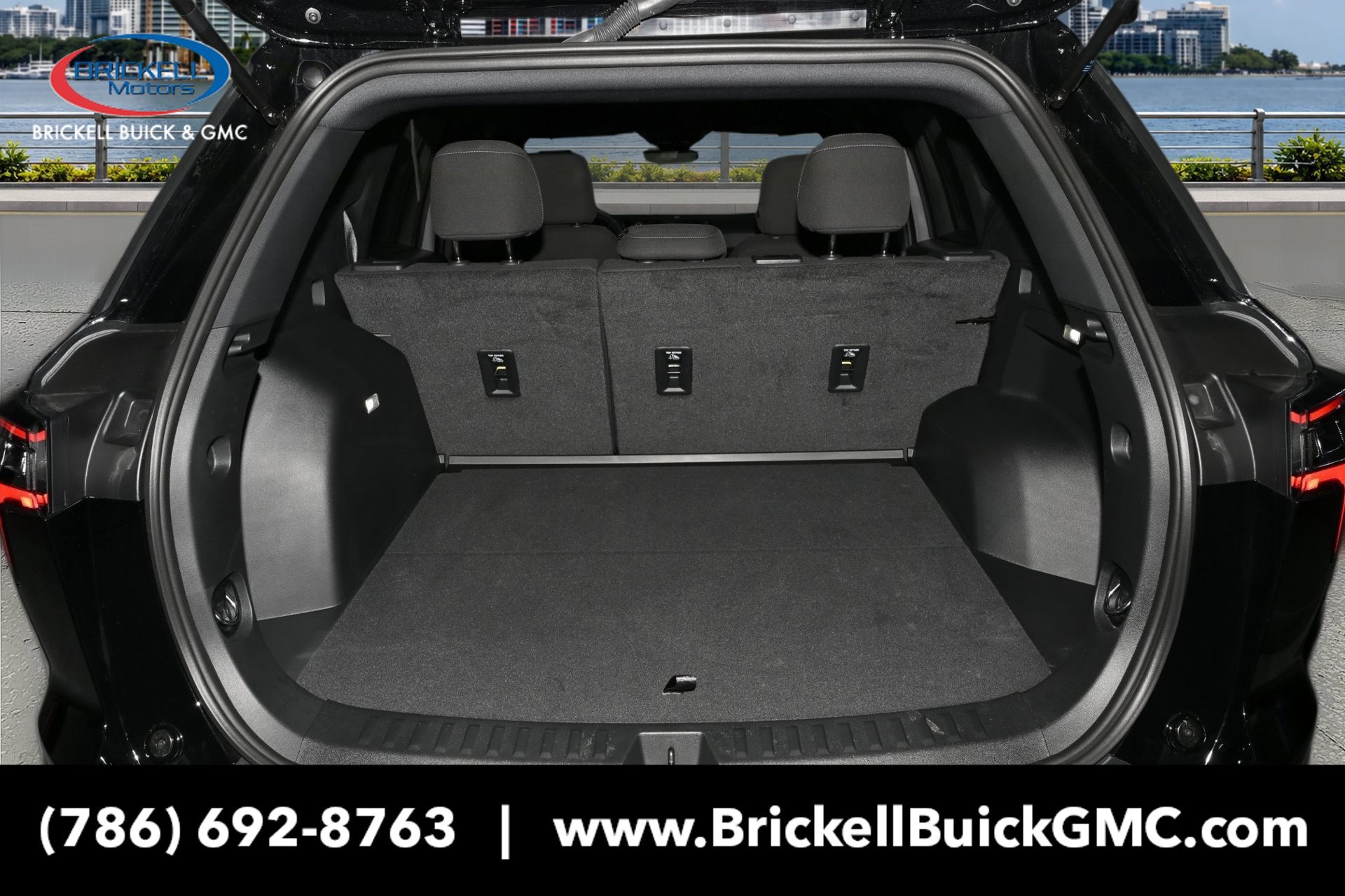 Used 2026 Chevrolet Equinox LT w/ Safety and Technology Package FWD image 12
