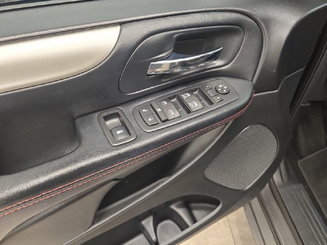 Used 2016 Dodge Grand Caravan R/T FWD image 34