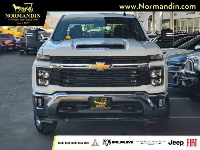 Used 2025 Chevrolet Silverado 2500 LT w/ Convenience Package AWD/4WD image 2