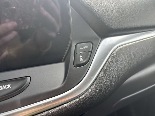 Certified 2024 Chevrolet Blazer LT w/ Sound & Technology Package FWD image 32