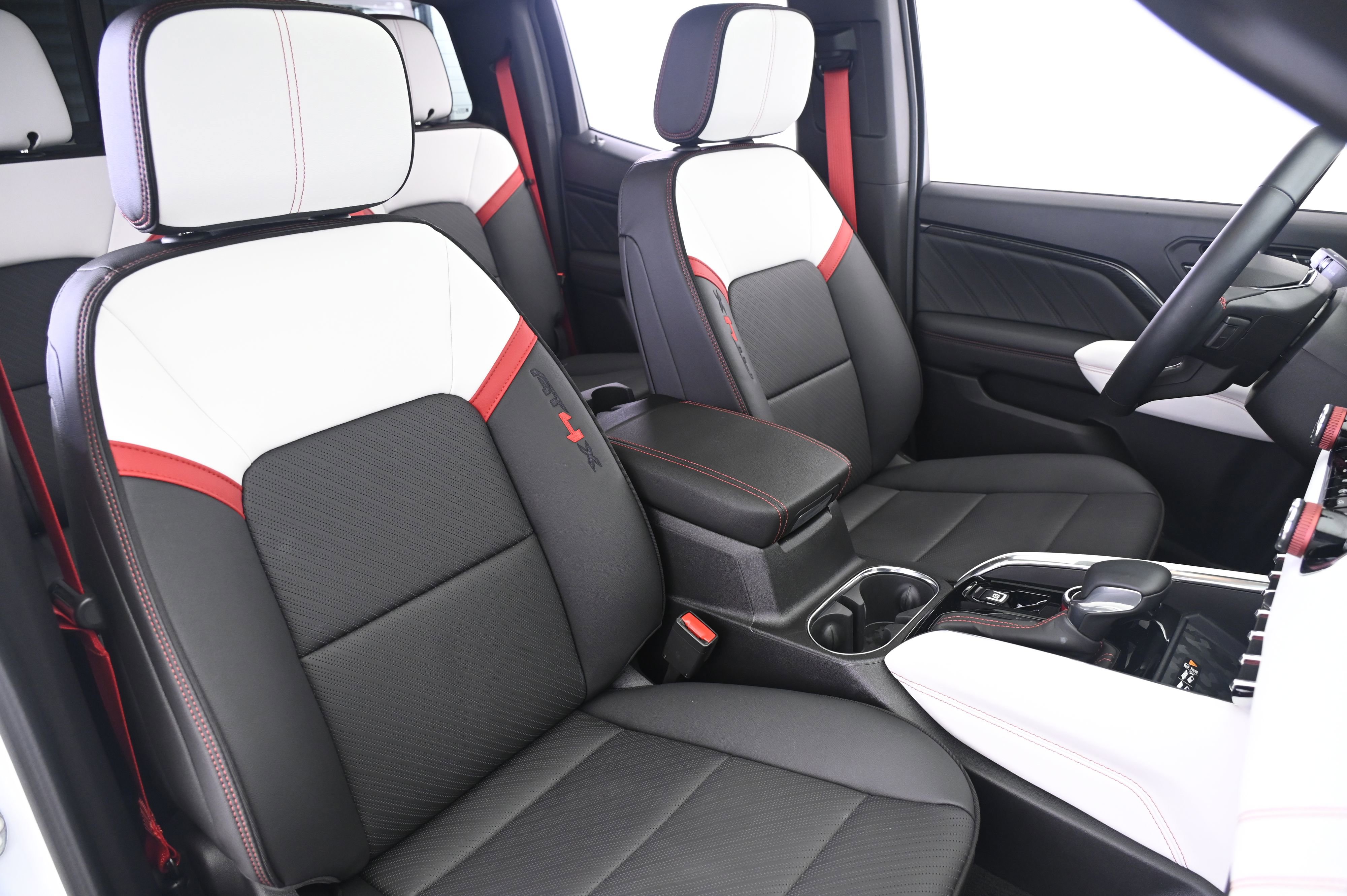 Used 2026 GMC Canyon AT4X image 25