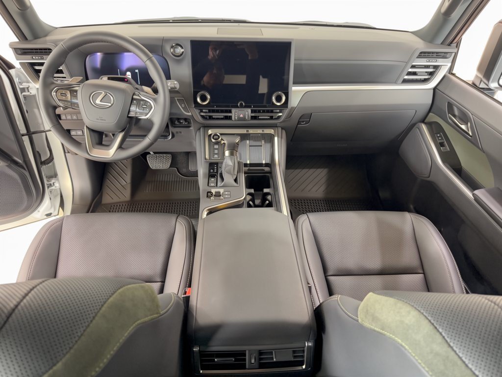 New 2026 Lexus GX 550 w/ Accessory Package (CT) AWD/4WD image 17