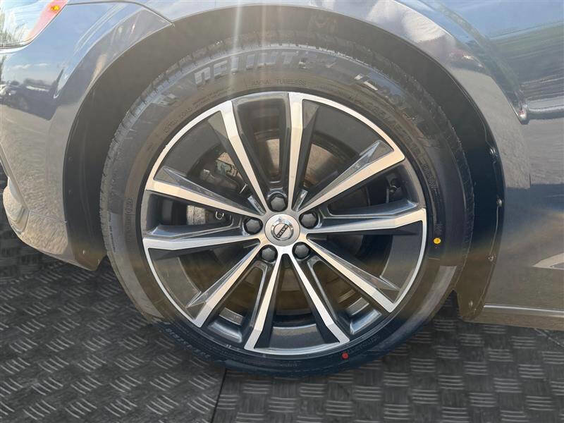 Used 2021 Volvo S60 T5 Momentum image 14