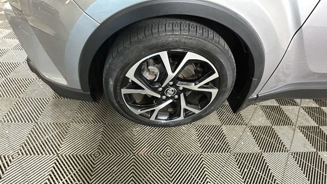 Used 2018 Toyota C-HR XLE FWD image 9