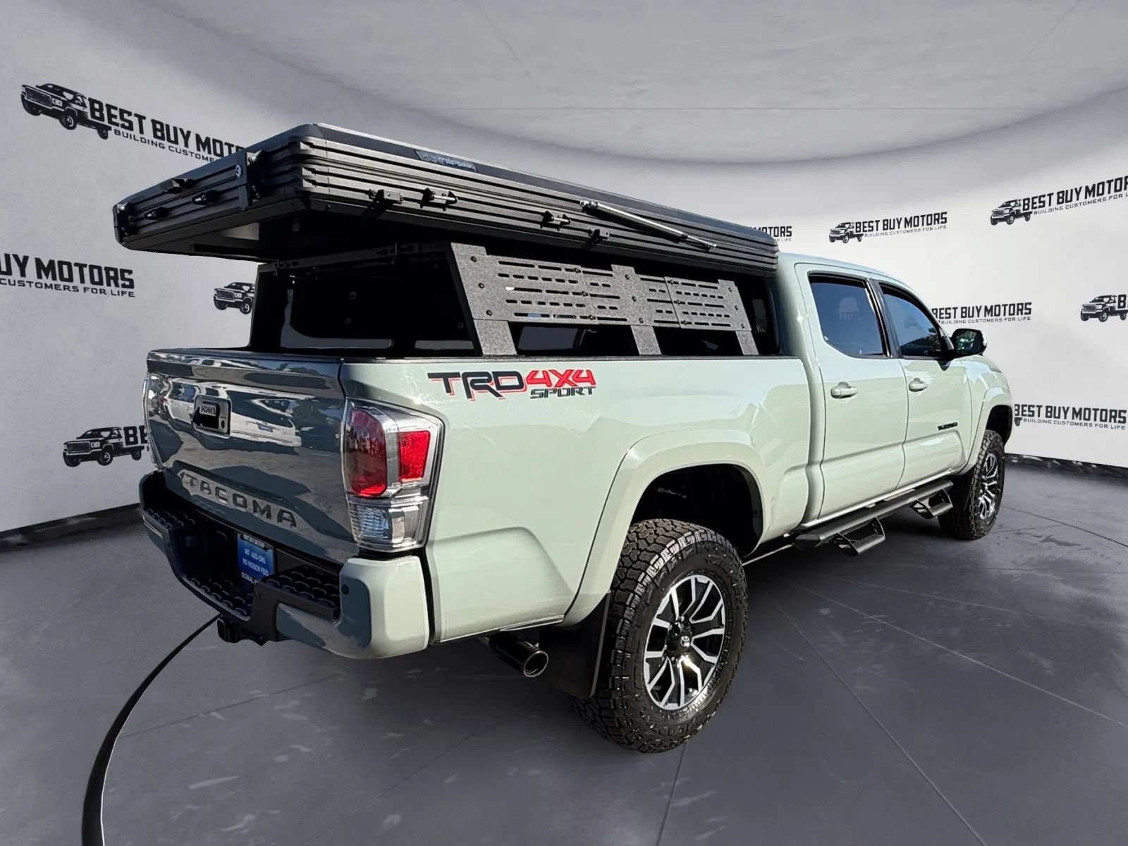 Used 2022 Toyota Tacoma TRD Sport w/ Technology Package AWD/4WD image 8