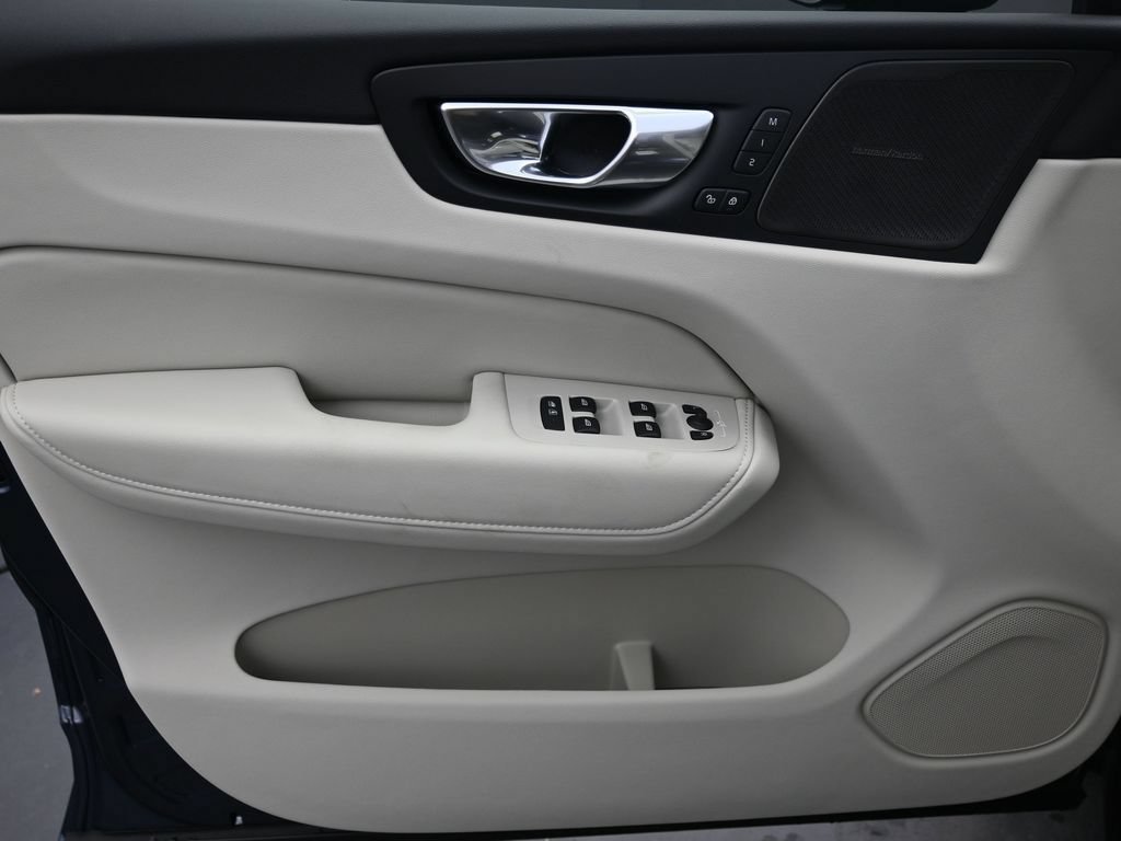 New 2026 Volvo XC60 B5 Ultra w/ Protection Package Premier AWD/4WD image 5