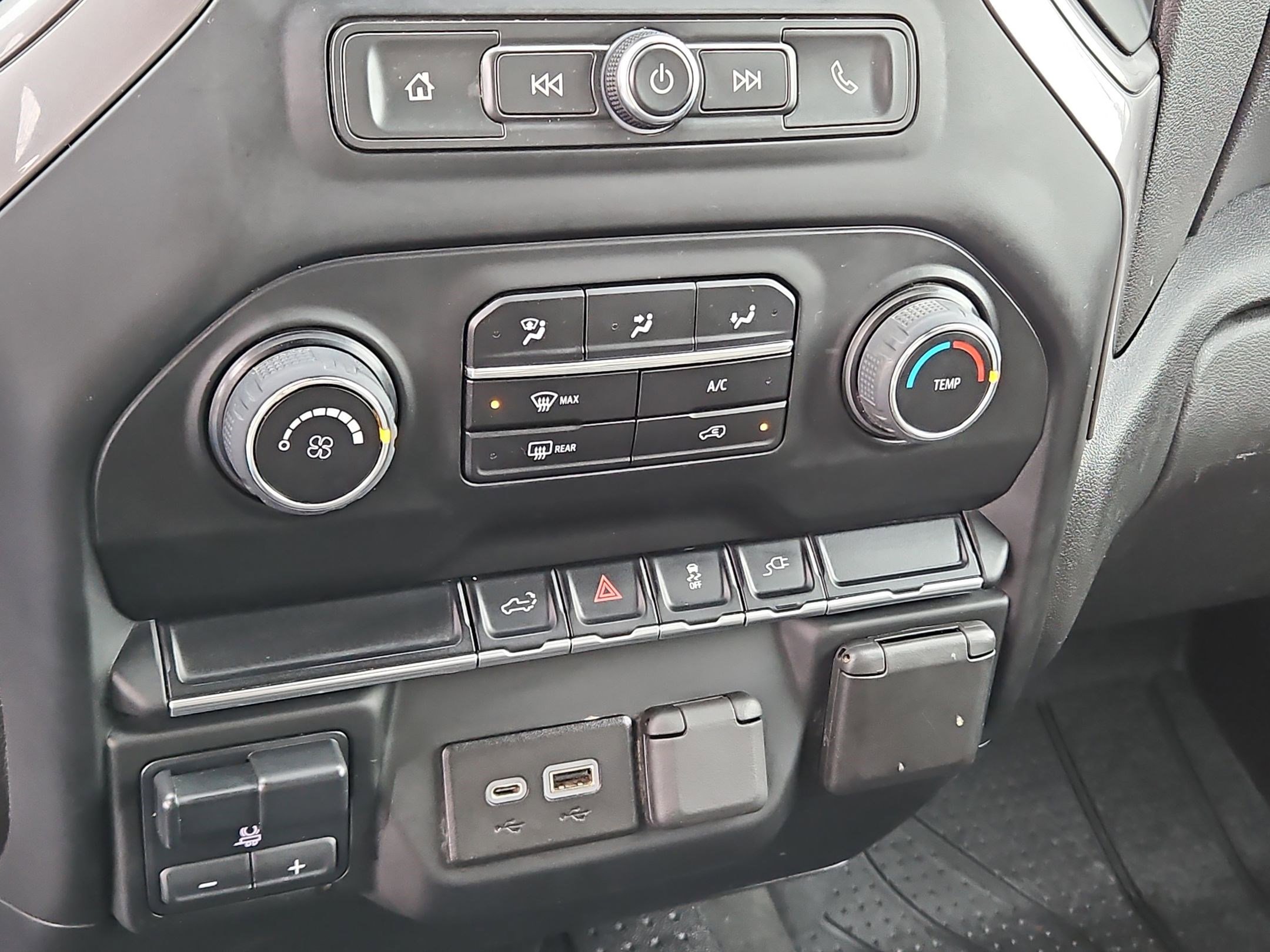 Used 2022 Chevrolet Silverado 2500 Custom w/ Custom Value Package AWD/4WD image 24