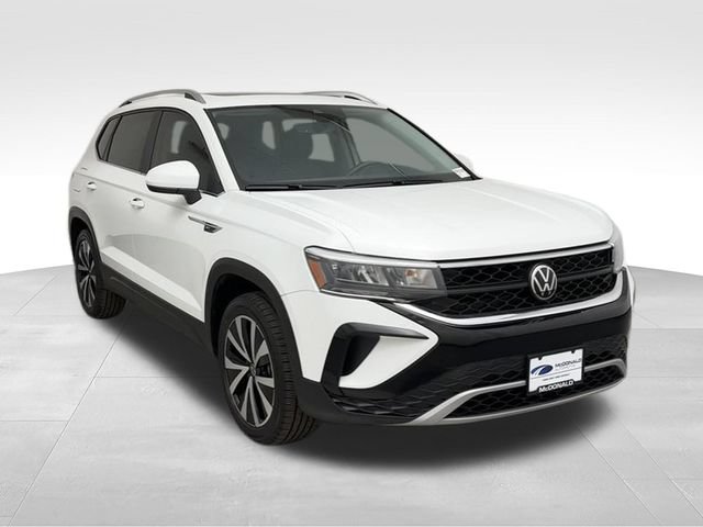 Used 2023 Volkswagen Taos SE w/ Panoramic Sunroof Package AWD/4WD image 8