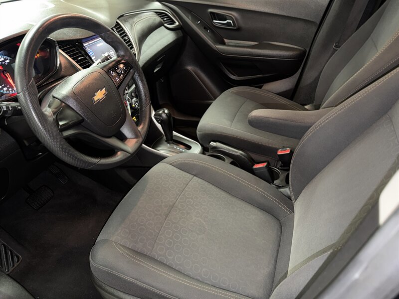 Used 2020 Chevrolet Trax LS FWD image 18