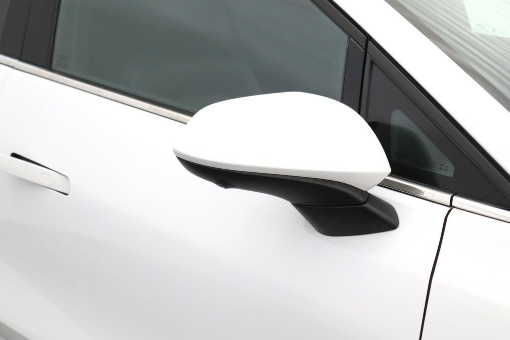 Used 2024 Chevrolet Equinox EV LT FWD image 8