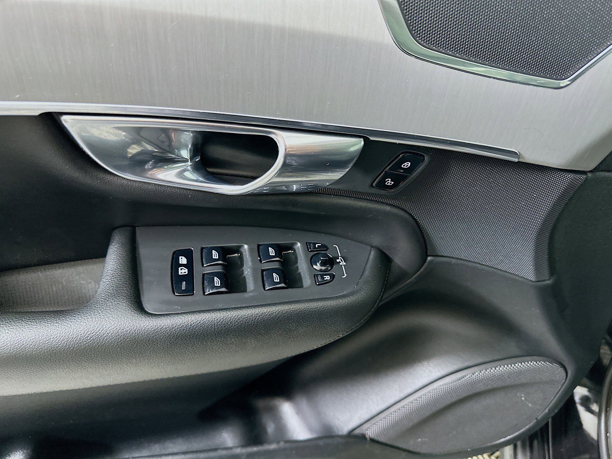 Used 2021 Volvo XC90 T5 Momentum w/ Protection Package Premier image 15