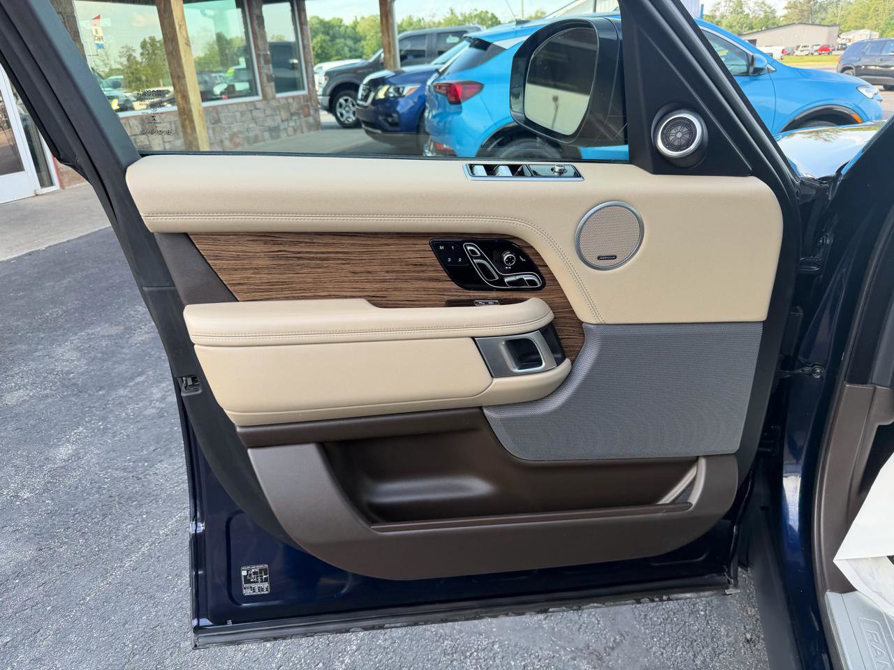 Used 2020 Land Rover Range Rover HSE AWD/4WD image 12