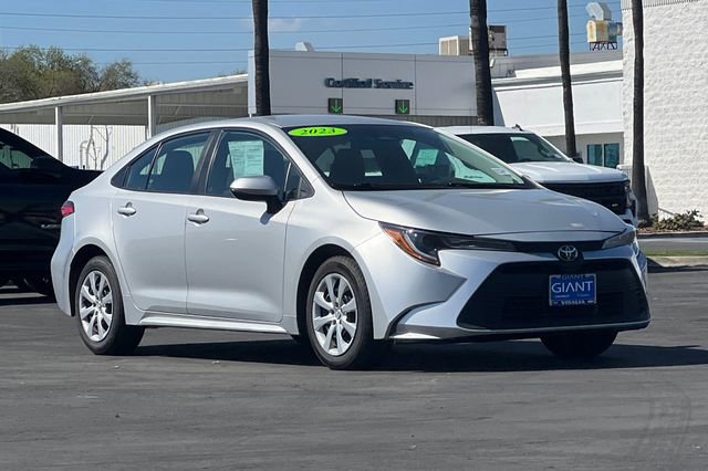 Used 2023 Toyota Corolla LE image 2