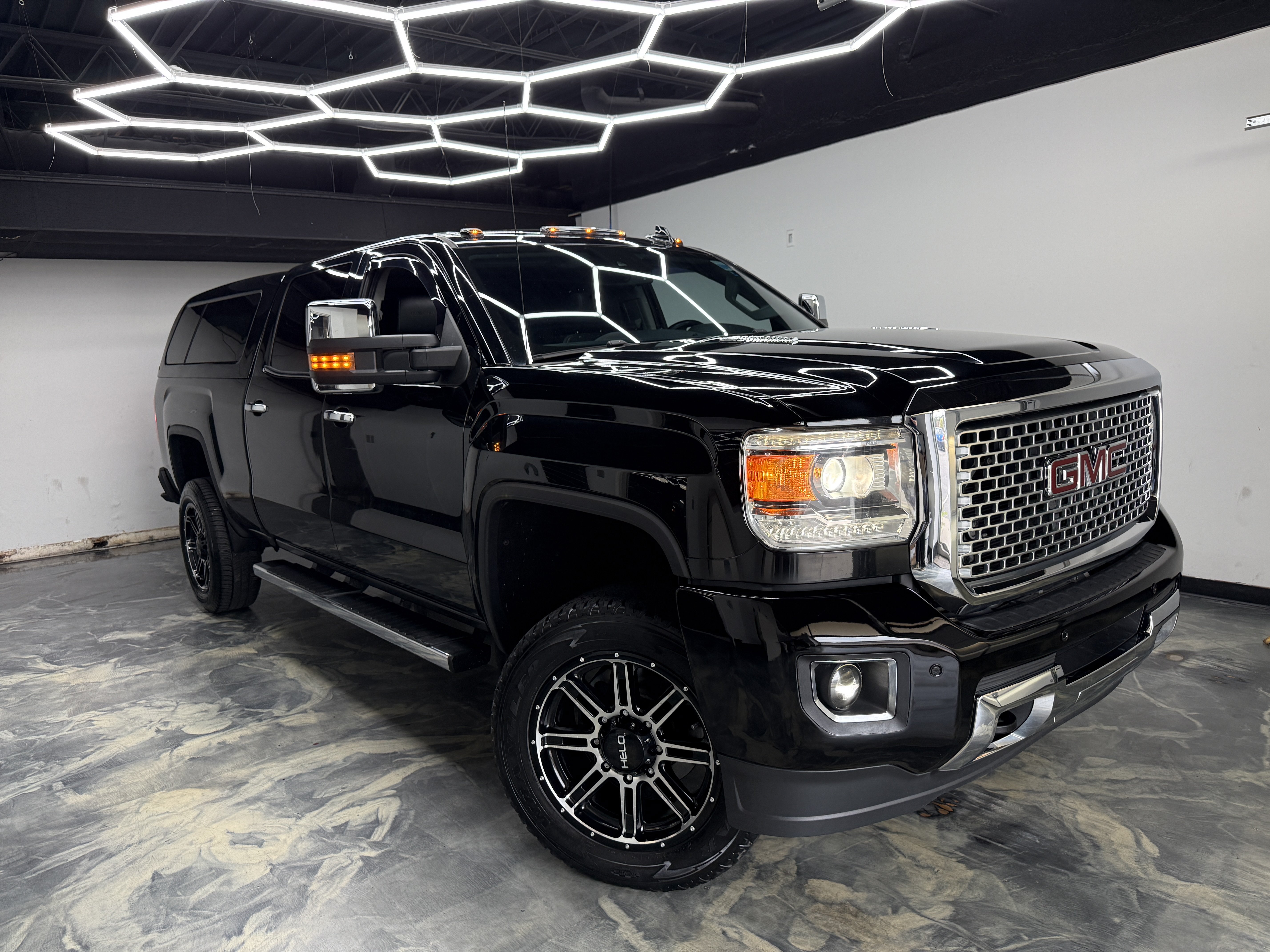 Used 2016 GMC Sierra 2500 Denali w/ Duramax Plus Package AWD/4WD image 6