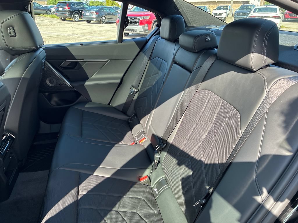 New 2027 BMW 550e xDrive w/ Executive Package AWD/4WD image 19