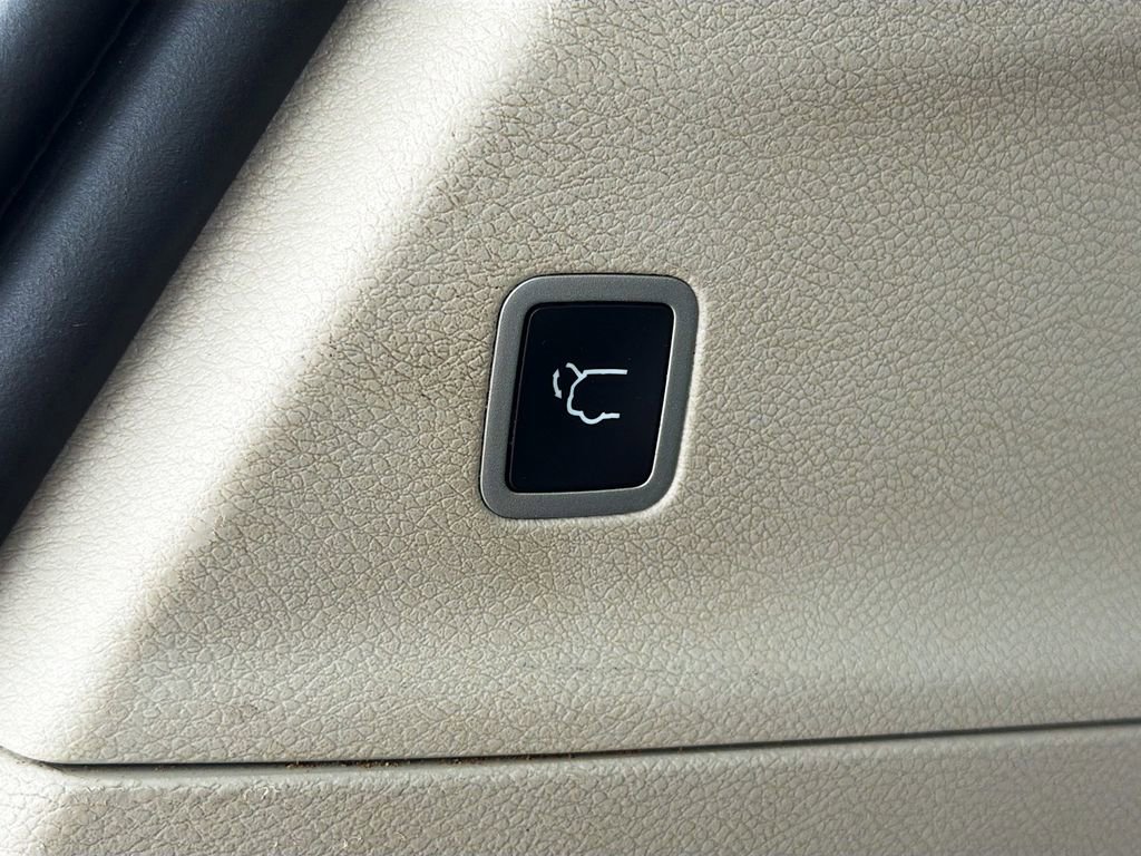 Used 2022 Chrysler Pacifica Touring-L image 13