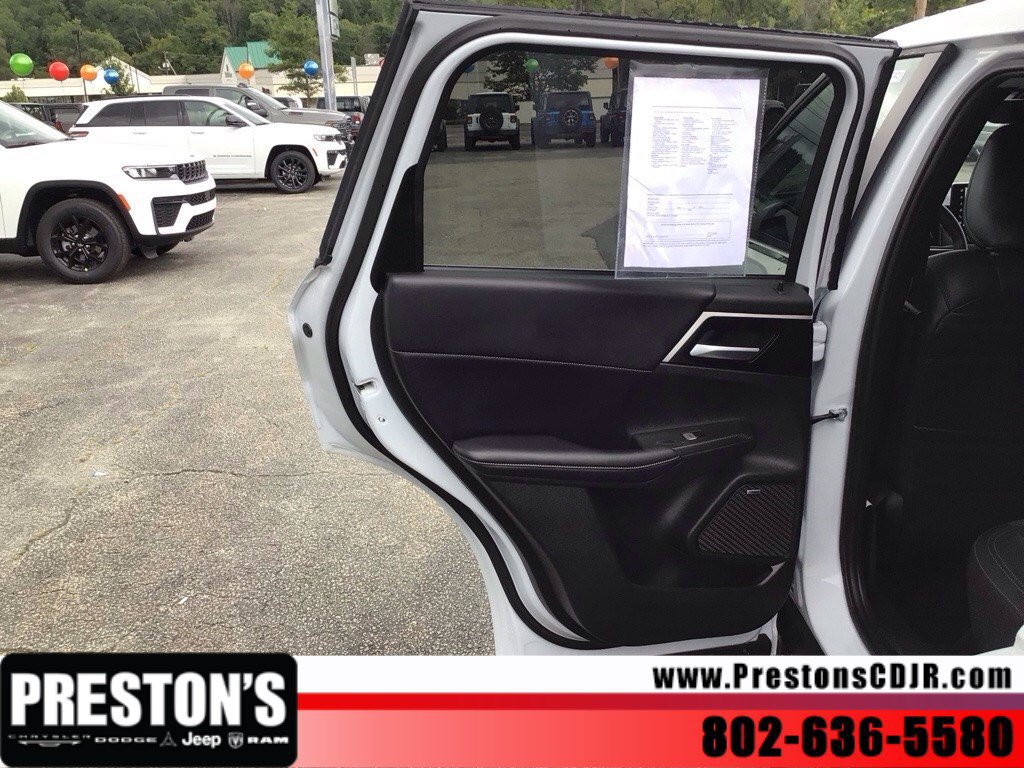 Used 2025 Mitsubishi Outlander SE AWD/4WD image 25