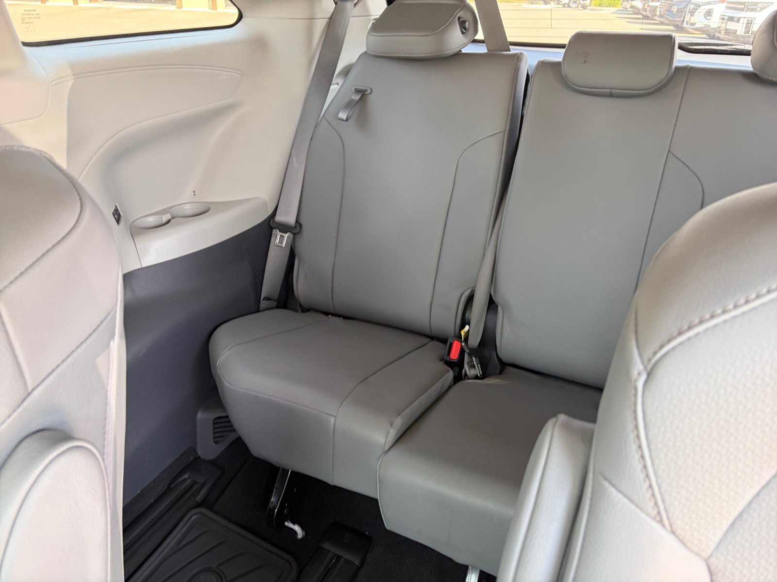 Used 2022 Toyota Sienna XLE FWD image 18
