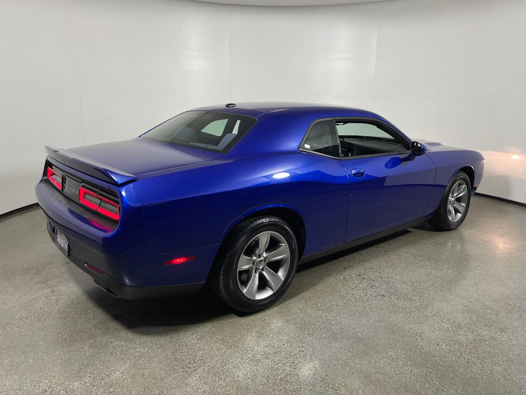 Used 2019 Dodge Challenger SXT RWD image 3
