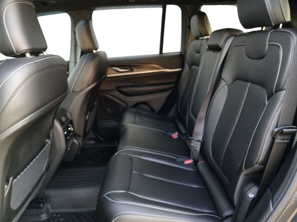 Used 2025 Jeep Grand Cherokee Limited w/ Trailer Tow Package AWD/4WD image 22
