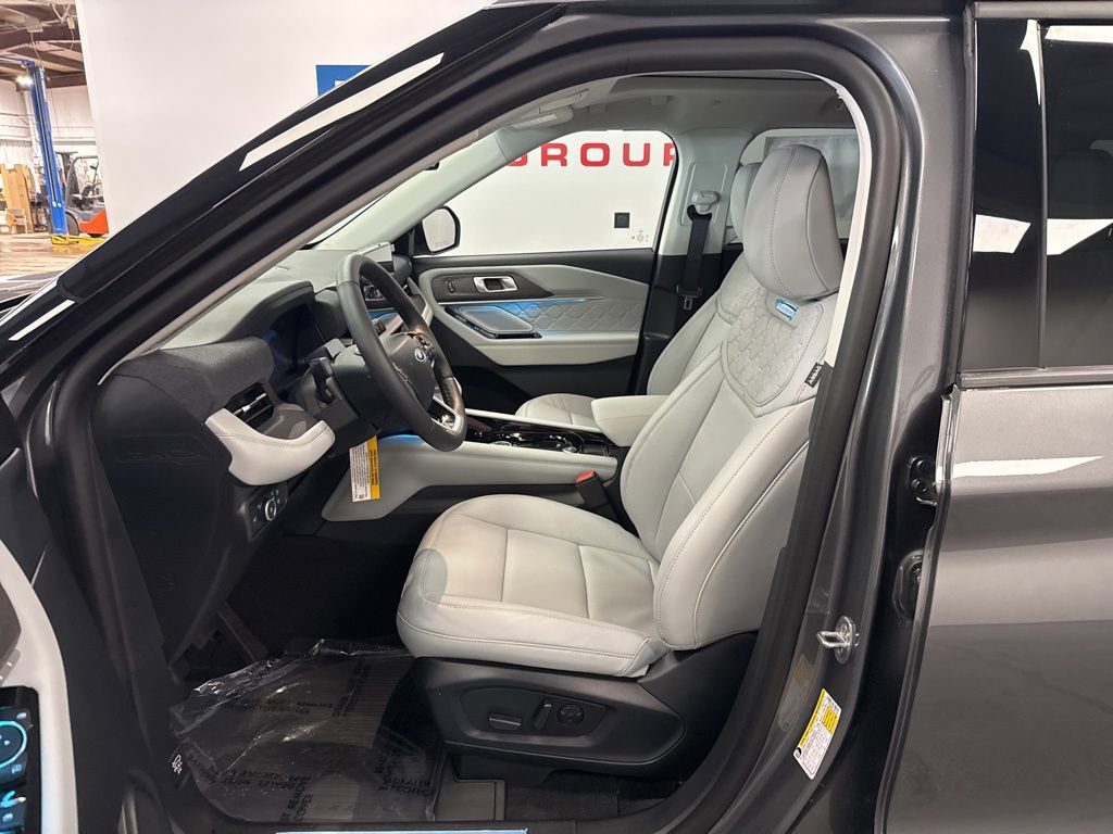 New 2026 Ford Explorer Platinum image 17