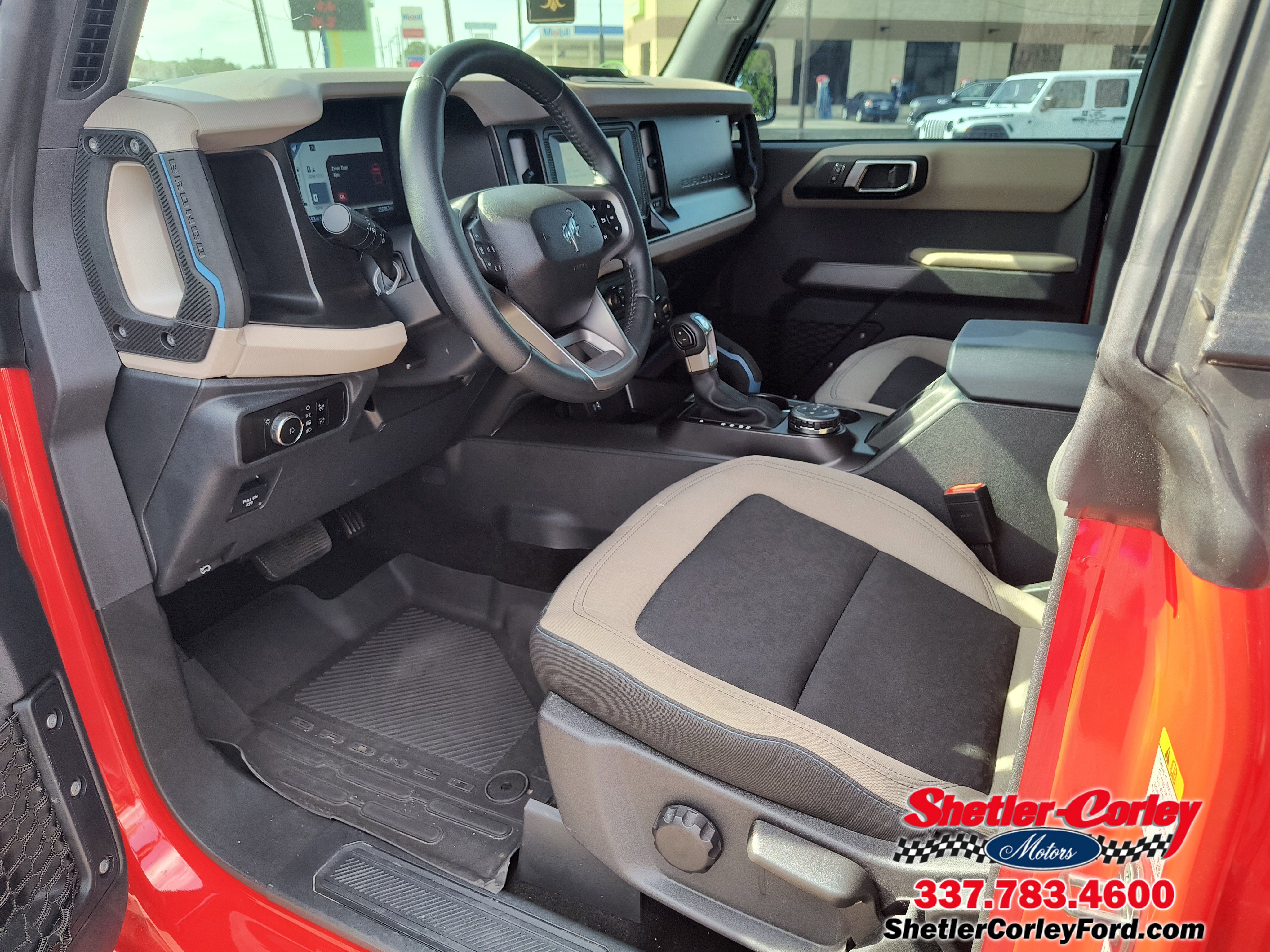 Used 2023 Ford Bronco Wildtrak image 2