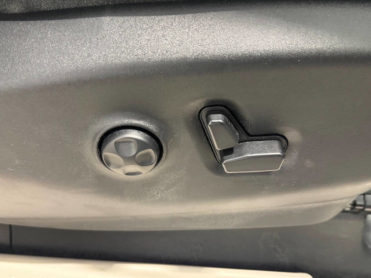 Used 2018 Chrysler Pacifica Touring-L Plus image 22