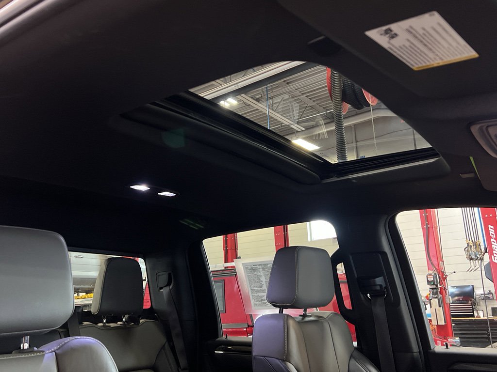 Used 2024 Chevrolet Silverado 2500 ZR2 w/ Technology Package image 30