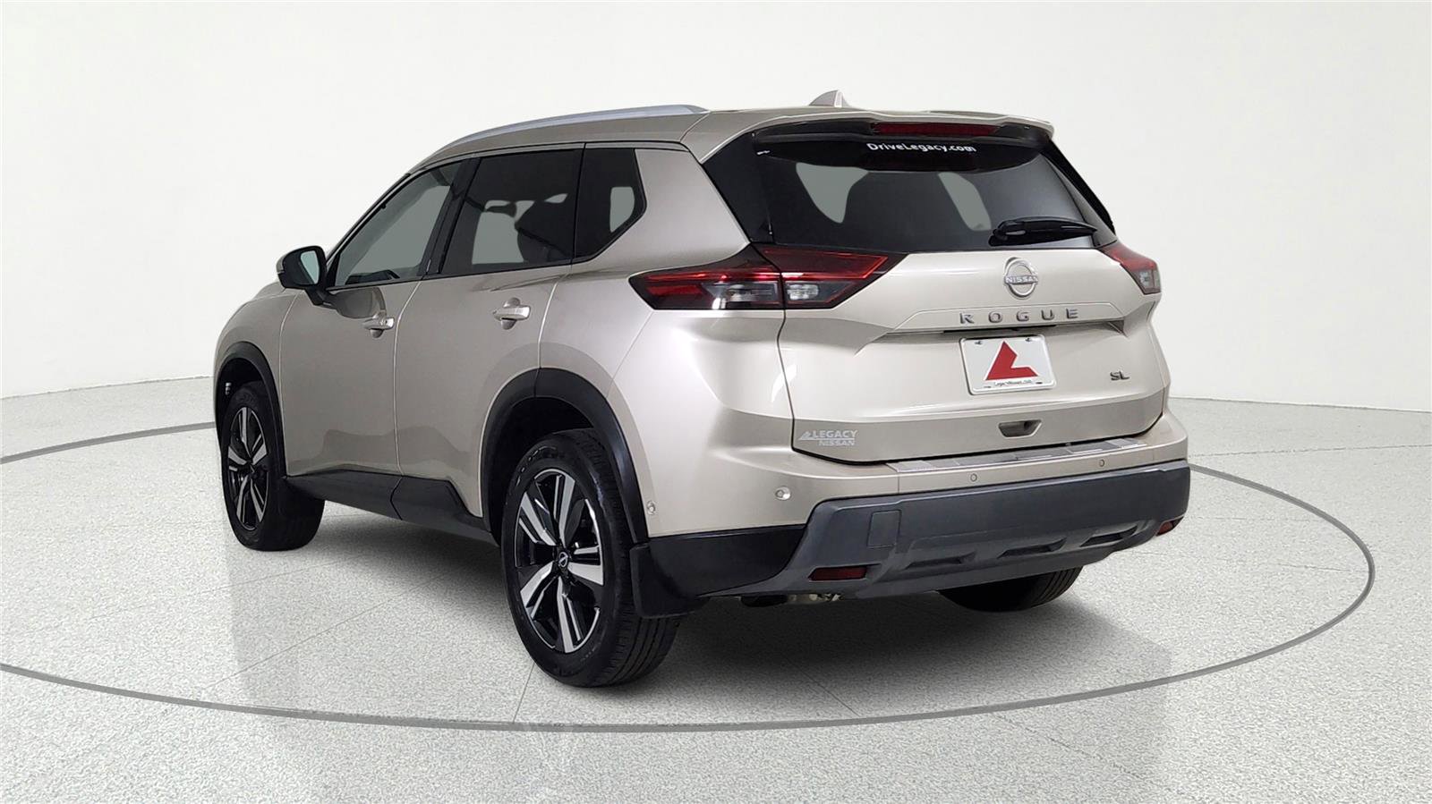 Used 2024 Nissan Rogue SL w/ SL Premium Package image 4