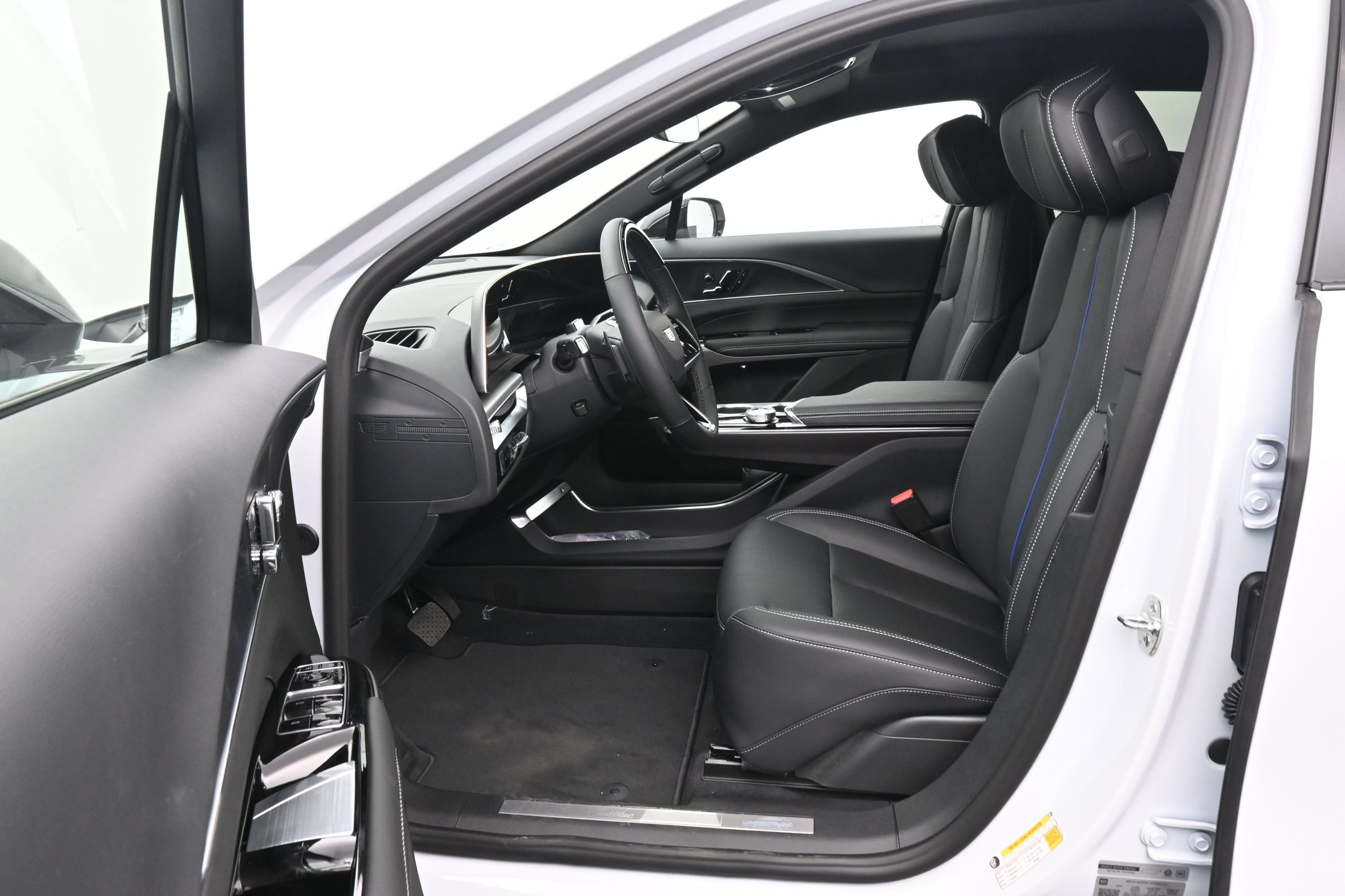New 2026 Cadillac Lyriq Luxury w/ LPO, Floor Liner Package AWD/4WD image 11
