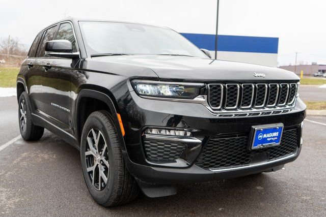 Used 2024 Jeep Grand Cherokee Limited AWD/4WD image 4