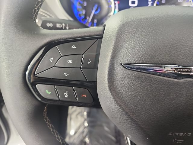 Used 2025 Chrysler Pacifica Limited FWD image 12