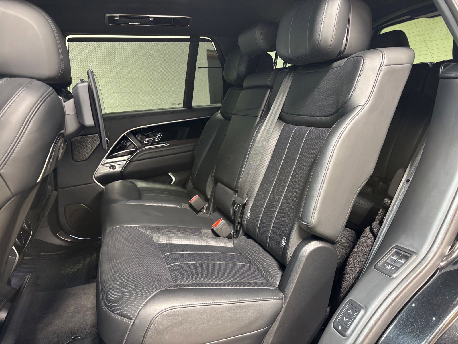 Used 2024 Land Rover Range Rover Long Wheelbase Autobiography AWD/4WD image 25