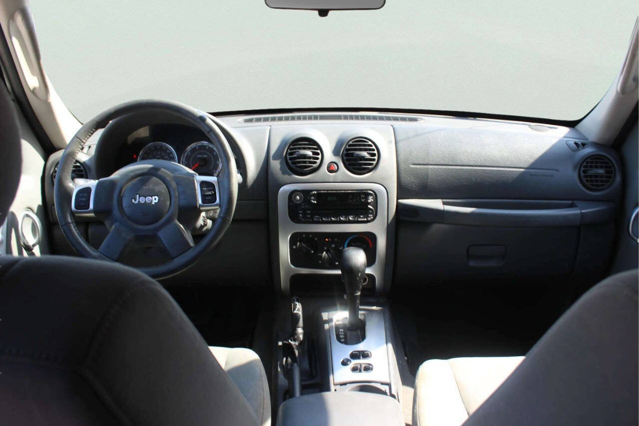 Used 2006 Jeep Liberty Limited AWD/4WD image 8