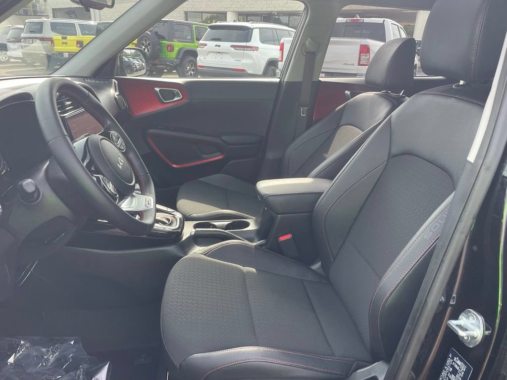 Used 2024 Kia Soul GT-Line FWD image 2