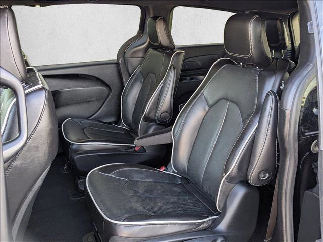 Used 2024 Chrysler Pacifica Premium image 18