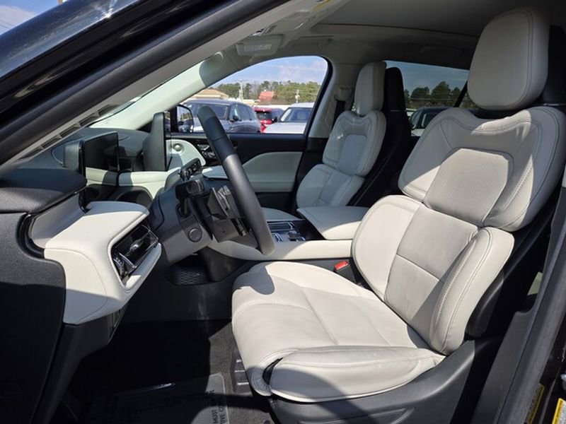 Used 2026 Lincoln Aviator Reserve image 11
