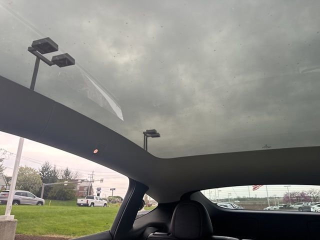 Used 2023 Tesla Model Y Long Range image 25