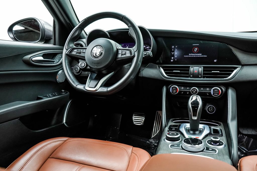 Used 2023 Alfa Romeo Giulia Ti AWD/4WD image 25