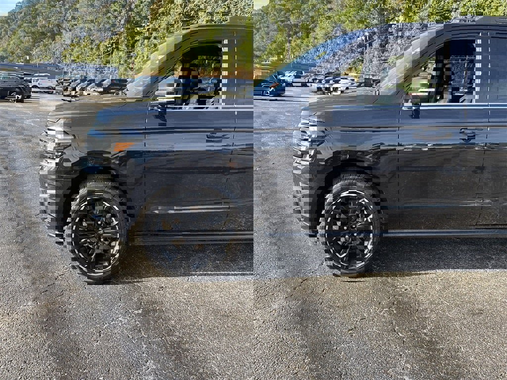 Used 2022 Ford Expedition Limited w/ Equipment Group 303A image 9