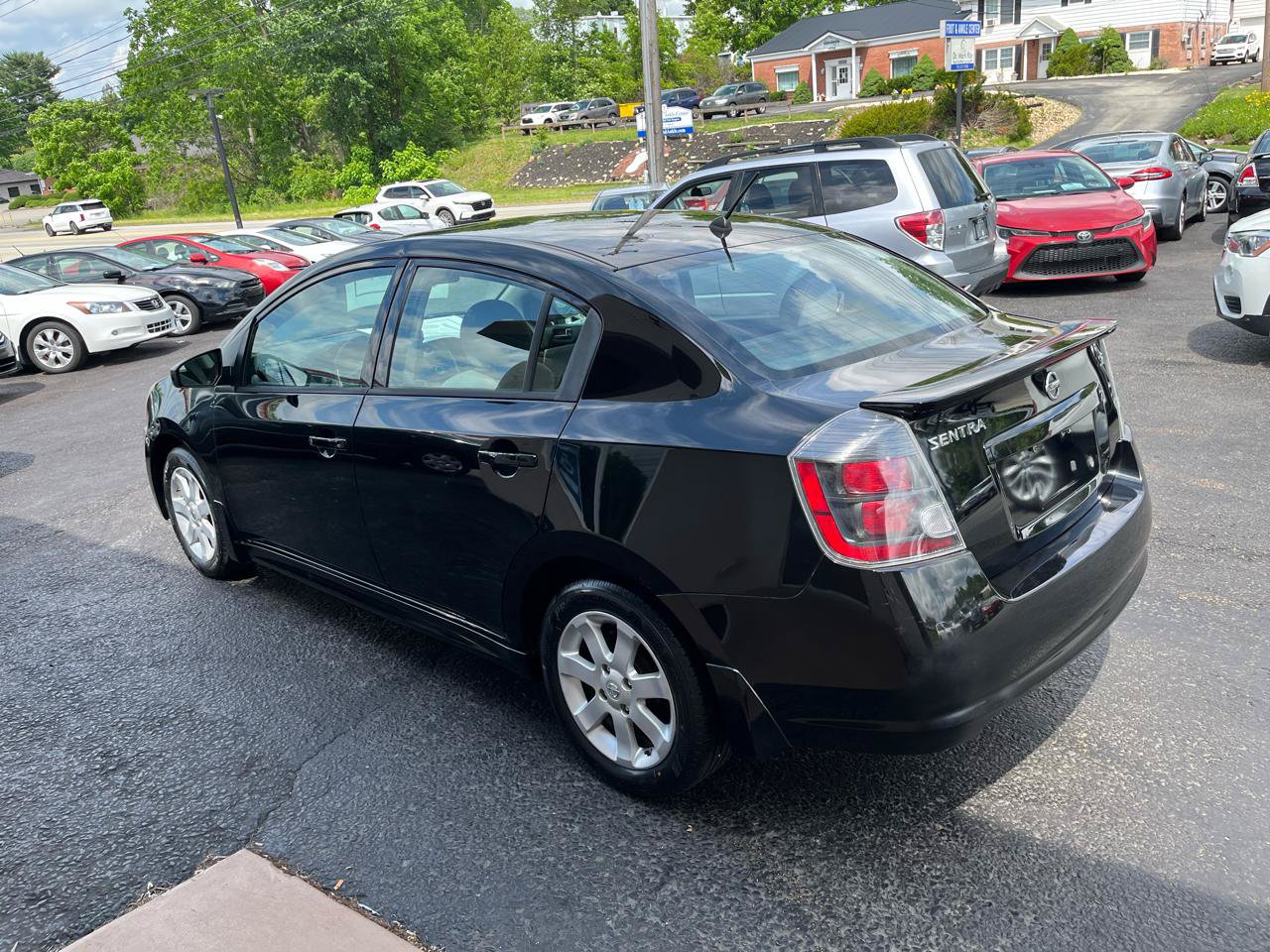 Used 2012 Nissan Sentra 2.0 SR w/ Moonroof Pkg FWD image 9