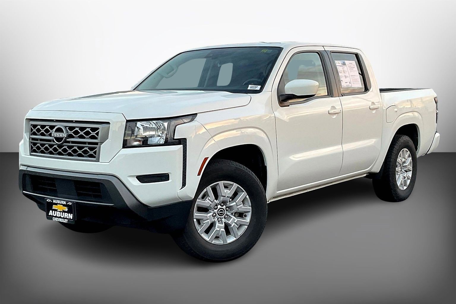 Used 2022 Nissan Frontier SV image 2