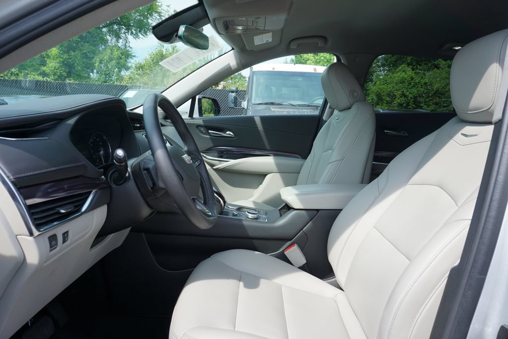 Used 2022 Cadillac XT4 Luxury w/ Cold Weather Package FWD image 21