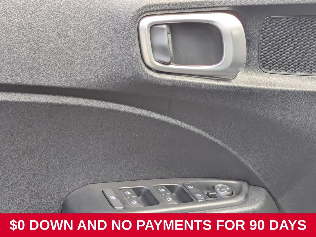 Used 2025 Hyundai Venue SEL FWD image 13