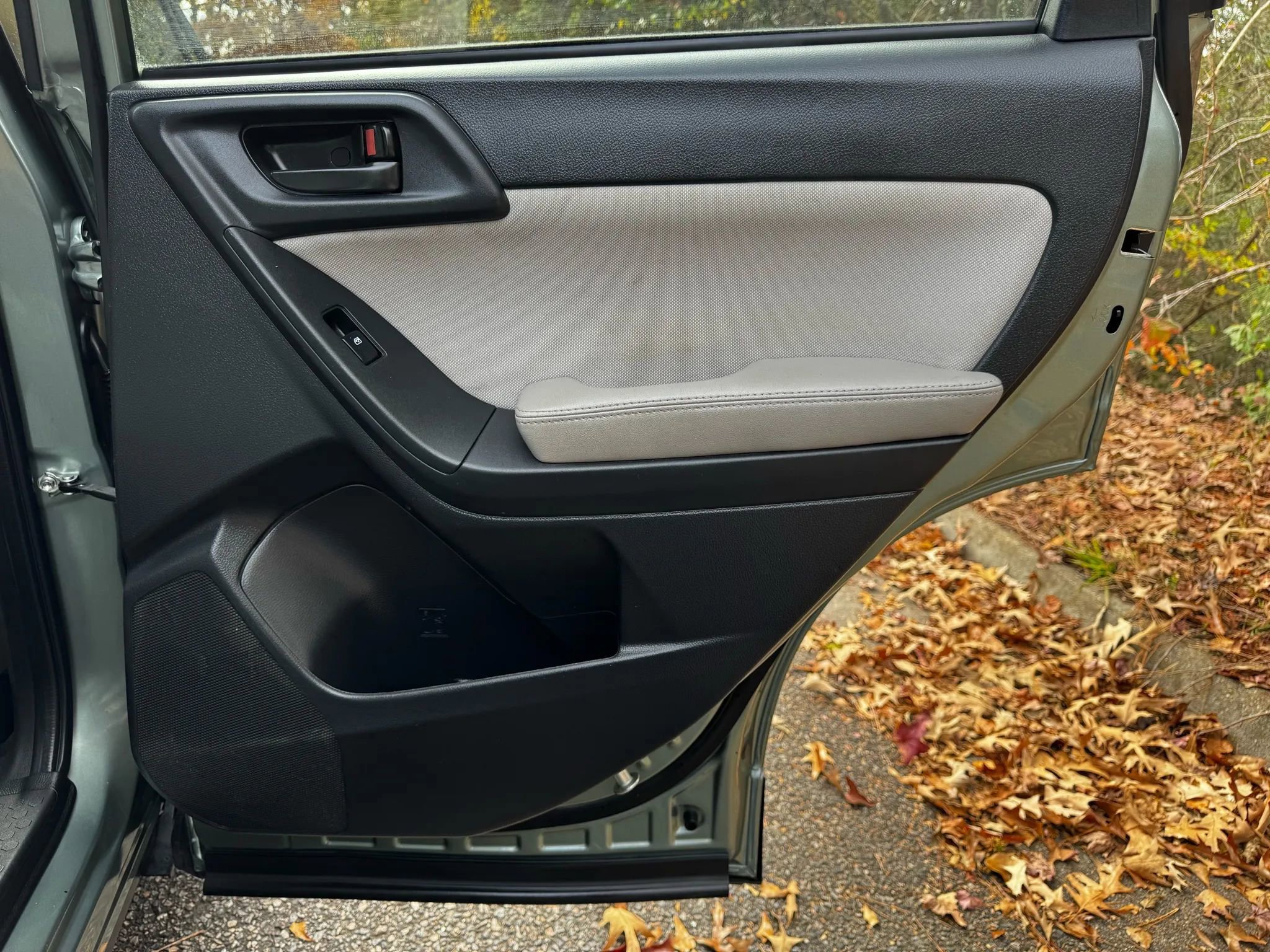 Used 2016 Subaru Forester 2.5i Premium w/ Popular Package #2 image 8